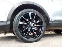 USED 2014 14 NISSAN QASHQAI 1.6 DCI TEKNA 5d 128 BHP LADY OWNED-19in GLOSS BLACK ALLOYS