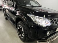 USED 2015 65 MITSUBISHI L200 2.4 DI-D 4X4 BARBARIAN DCB 178 BHP * PARK SENSORS * REV CAMERA * AIR CON * LEATHER * NAV * ALLOYS *