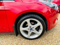 USED 2011 61 FORD FOCUS 1.6 TITANIUM 5d 124 BHP Stunning Top of the Range Petrol Ford Focus
