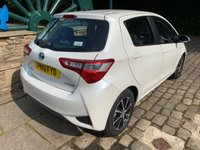 USED 2018 18 TOYOTA YARIS 1.5 VVT-I ICON TECH 5d 73 BHP 2018 TOYOTA YARIS ICON TECH - VVTi - SELF CHARGING HYBRID ELEC VEHICLE - AUTOMATIC - SAT-NAV - REAR REVERSE CAMERA - 1 FORMER KEEPER - SERVICE HISTORY