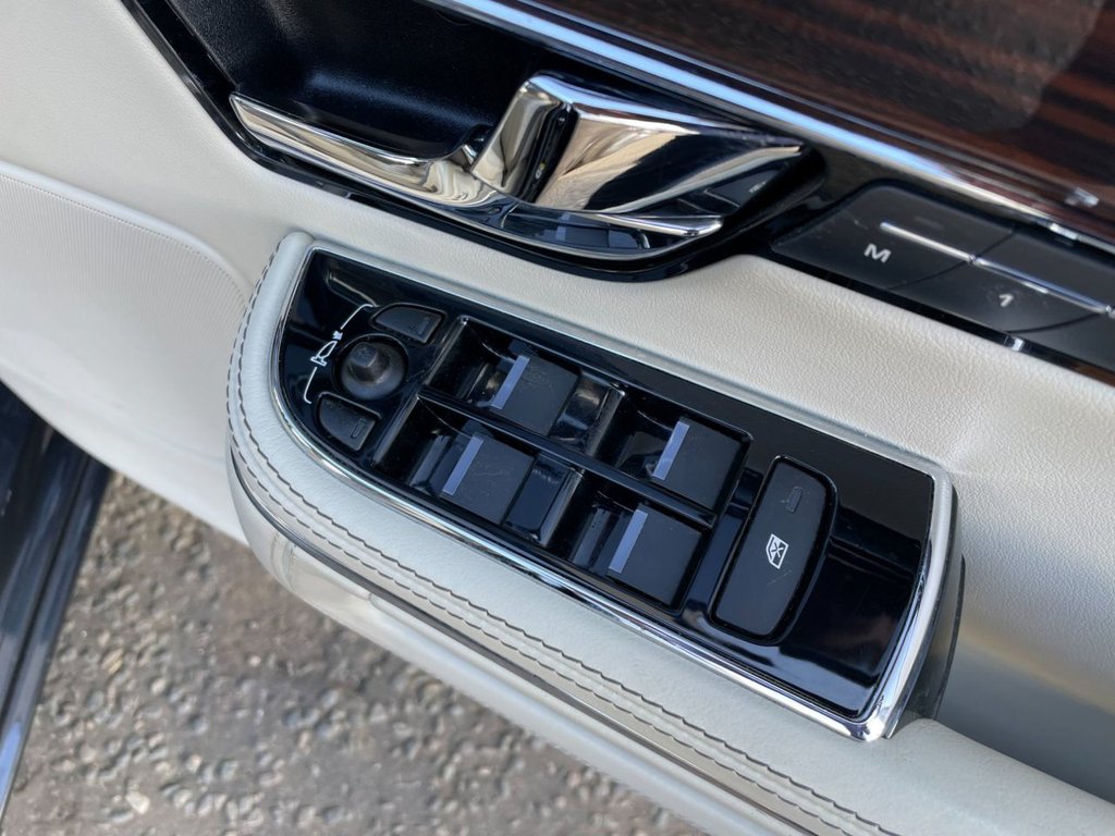 USED 2013 63 JAGUAR XJ 3.0 D V6 PORTFOLIO 4d 275 BHP 