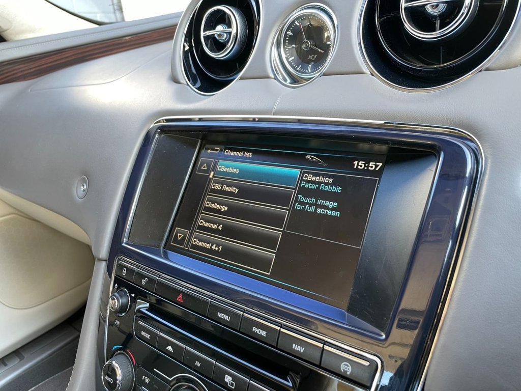 USED 2013 63 JAGUAR XJ 3.0 D V6 PORTFOLIO 4d 275 BHP 