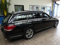 USED 2015 15 MERCEDES-BENZ E-CLASS 2.1 E220 BLUETEC SE PREMIUM 5d 174 BHP PREMIUM EDITION SAT NAV PANORAMIC SUNROOF LEATHER HEATED SEATS 2 OWNERS SERVICE HISTORY