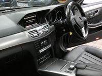 USED 2015 15 MERCEDES-BENZ E-CLASS 2.1 E220 BLUETEC SE PREMIUM 5d 174 BHP PREMIUM EDITION SAT NAV PANORAMIC SUNROOF LEATHER HEATED SEATS 2 OWNERS SERVICE HISTORY