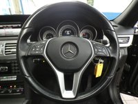 USED 2015 15 MERCEDES-BENZ E-CLASS 2.1 E220 BLUETEC SE PREMIUM 5d 174 BHP PREMIUM EDITION SAT NAV PANORAMIC SUNROOF LEATHER HEATED SEATS 2 OWNERS SERVICE HISTORY