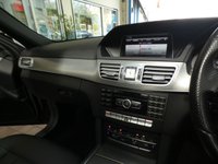 USED 2015 15 MERCEDES-BENZ E-CLASS 2.1 E220 BLUETEC SE PREMIUM 5d 174 BHP PREMIUM EDITION SAT NAV PANORAMIC SUNROOF LEATHER HEATED SEATS 2 OWNERS SERVICE HISTORY