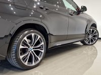 USED 2018 18 BMW X6 3.0 M50D (381 PS) AUTO XDRIVE ( EURO 6 ) S/S 5DR + PRO NAV + E/M/HEATED SPORTS LEATHERS + HEAD UP + HARMAN KARDON + MEDIA + CRUISE + PRIVACY + R/CAMERA + F-R PARK + M PERFORMANCE BODYKIT + 21S + XENON - LED + E/BOOT 21S+R/CAM+TINTS+XENON-LED+LEATHER+NAV+HK+CRUISE+HUD