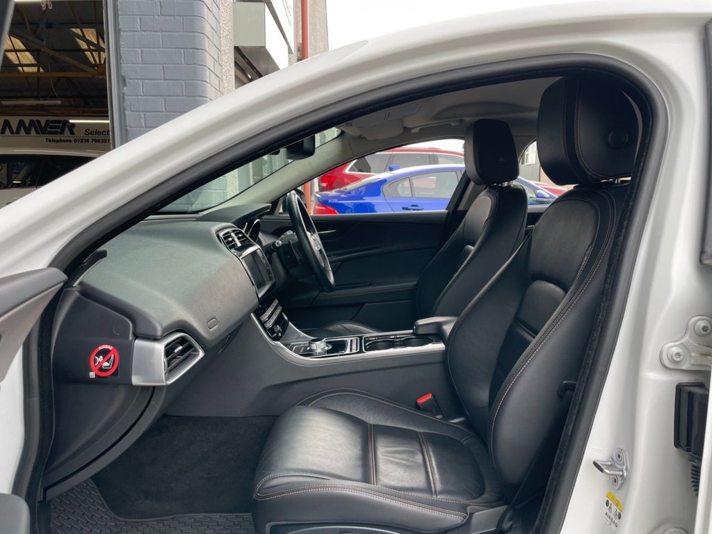 USED 2016 16 JAGUAR XE 2.0 PRESTIGE 4d 178 BHP 