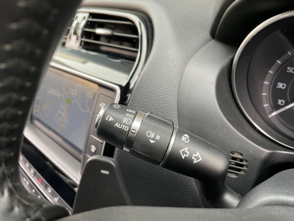 USED 2016 16 JAGUAR XE 2.0 PRESTIGE 4d 178 BHP 