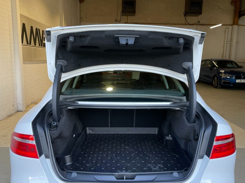USED 2016 16 JAGUAR XE 2.0 PRESTIGE 4d 178 BHP 