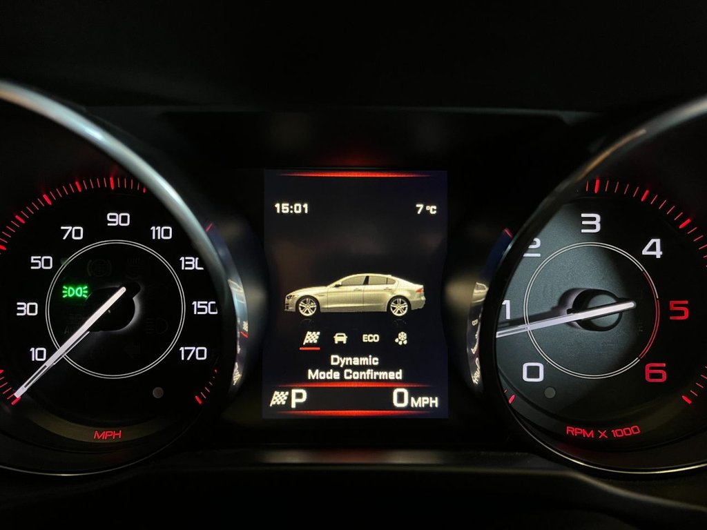 USED 2016 16 JAGUAR XE 2.0 PRESTIGE 4d 178 BHP 