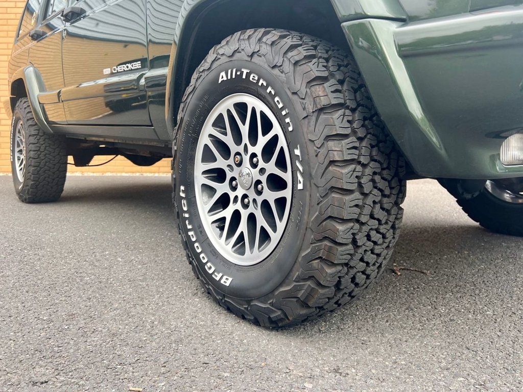 USED 1997 R JEEP CHEROKEE LIMITED // 5d // 4.0 176 BHP // 4x4 // px swap 