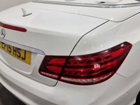 USED 2015 15 MERCEDES-BENZ E-CLASS 2.1 E220 BLUETEC AMG LINE 2d 174 BHP Elegant Convertible , High gloss Polar White,  Contrasting full black leather ,seat air neck scarf