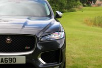 USED 2016 16 JAGUAR F-PACE 3.0d V6 S (300) 5dr Automatic AWD Euro 6 (Panoramic Sunroof, Meridian Incontrol Touch Pro Media Widescreen, Digital Virtual Cockpit, Apple CarPlay) Panoramic Glass Roof Pro Nav