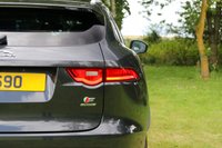 USED 2016 16 JAGUAR F-PACE 3.0d V6 S (300) 5dr Automatic AWD Euro 6 (Panoramic Sunroof, Meridian Incontrol Touch Pro Media Widescreen, Digital Virtual Cockpit, Apple CarPlay) Panoramic Glass Roof Pro Nav