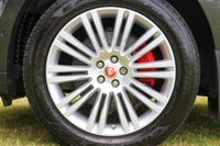USED 2016 16 JAGUAR F-PACE 3.0d V6 S (300) 5dr Automatic AWD Euro 6 (Panoramic Sunroof, Meridian Incontrol Touch Pro Media Widescreen, Digital Virtual Cockpit, Apple CarPlay) Panoramic Glass Roof Pro Nav
