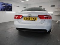 USED 2015 65 JAGUAR XE 2.0 GTDI PRESTIGE 4d 197 BHP ABSOLUTLEY STUNNING LOADED WITH FACTORY EXTRAS.