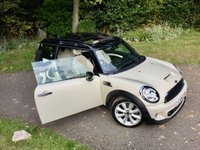 USED 2014 14 MINI CLUBMAN 1.6 COOPER S 5d AUTO 184 BHP //1 LADY OWNER\\ FULL WHITE LEATHER // PANORAMIC GLASS SUNROOF // SATNAV//17'CONICAL ALLOYS//XENON HEADLIGHTS//+ MORE -STUNNING SPEC//FULL MINI GUILDFORD SERVICE HISTORY WITH INVOICES AUTO 184 BHP //1 LADY OWNER\\ FULL WHITE LEATHER // PANORAMIC GLASS SUNROOF // SATNAV//17'CONICAL ALLOYS//XENON HEADLIGHTS//+ MORE -STUNNING SPEC//FULL SERVICE HISTORY WITH INVOICES--LAST SERVICED@44,843 MILES