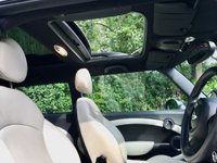 USED 2014 14 MINI CLUBMAN 1.6 COOPER S 5d AUTO 184 BHP //1 LADY OWNER\\ FULL WHITE LEATHER // PANORAMIC GLASS SUNROOF // SATNAV//17'CONICAL ALLOYS//XENON HEADLIGHTS//+ MORE -STUNNING SPEC//FULL MINI GUILDFORD SERVICE HISTORY WITH INVOICES AUTO 184 BHP //1 LADY OWNER\\ FULL WHITE LEATHER // PANORAMIC GLASS SUNROOF // SATNAV//17'CONICAL ALLOYS//XENON HEADLIGHTS//+ MORE -STUNNING SPEC//FULL SERVICE HISTORY WITH INVOICES--LAST SERVICED@44,843 MILES
