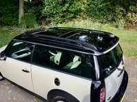 USED 2014 14 MINI CLUBMAN 1.6 COOPER S 5d AUTO 184 BHP //1 LADY OWNER\\ FULL WHITE LEATHER // PANORAMIC GLASS SUNROOF // SATNAV//17'CONICAL ALLOYS//XENON HEADLIGHTS//+ MORE -STUNNING SPEC//FULL MINI GUILDFORD SERVICE HISTORY WITH INVOICES AUTO 184 BHP //1 LADY OWNER\\ FULL WHITE LEATHER // PANORAMIC GLASS SUNROOF // SATNAV//17'CONICAL ALLOYS//XENON HEADLIGHTS//+ MORE -STUNNING SPEC//FULL SERVICE HISTORY WITH INVOICES--LAST SERVICED@44,843 MILES