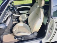USED 2014 14 MINI CLUBMAN 1.6 COOPER S 5d AUTO 184 BHP //1 LADY OWNER\\ FULL WHITE LEATHER // PANORAMIC GLASS SUNROOF // SATNAV//17'CONICAL ALLOYS//XENON HEADLIGHTS//+ MORE -STUNNING SPEC//FULL MINI GUILDFORD SERVICE HISTORY WITH INVOICES AUTO 184 BHP //1 LADY OWNER\\ FULL WHITE LEATHER // PANORAMIC GLASS SUNROOF // SATNAV//17'CONICAL ALLOYS//XENON HEADLIGHTS//+ MORE -STUNNING SPEC//FULL SERVICE HISTORY WITH INVOICES--LAST SERVICED@44,843 MILES