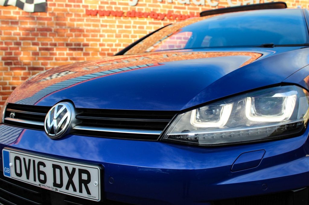 2016 Volkswagen Golf R TSI DSg £17,990
