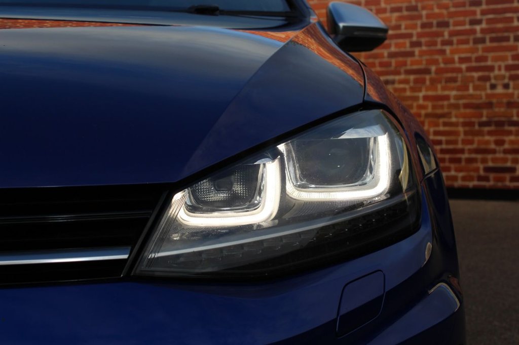 2016 Volkswagen Golf R TSI DSg £17,990