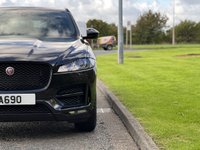 USED 2017 67 JAGUAR F-PACE 2.0 R-SPORT AWD 5d 178 BHP Panoramic Glass Roof 4X4  DAB