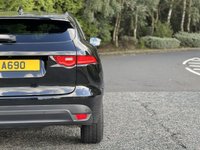 USED 2017 67 JAGUAR F-PACE 2.0 R-SPORT AWD 5d 178 BHP Panoramic Glass Roof 4X4  DAB