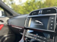 USED 2017 67 JAGUAR F-PACE 2.0 R-SPORT AWD 5d 178 BHP Panoramic Glass Roof 4X4  DAB