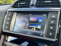 USED 2017 67 JAGUAR F-PACE 2.0 R-SPORT AWD 5d 178 BHP Panoramic Glass Roof 4X4  DAB