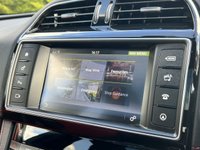 USED 2017 67 JAGUAR F-PACE 2.0 R-SPORT AWD 5d 178 BHP Panoramic Glass Roof 4X4  DAB