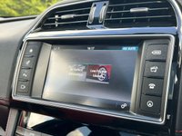 USED 2017 67 JAGUAR F-PACE 2.0 R-SPORT AWD 5d 178 BHP Panoramic Glass Roof 4X4  DAB