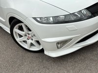 USED 2009 09 HONDA CIVIC 2.0L I-VTEC TYPE-R CHAMPIONSHIP WHITE 3d 198 BHP TOTALLY ORIGINAL