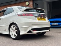 USED 2009 09 HONDA CIVIC 2.0L I-VTEC TYPE-R CHAMPIONSHIP WHITE 3d 198 BHP TOTALLY ORIGINAL