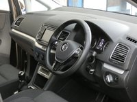USED 2018 18 VOLKSWAGEN SHARAN 2.0 SE NAV TDI BLUEMOTION TECHNOLOGY 5d 148 BHP 7 SEAT SAT NAV PARKING SENSORS LOW MILEAGE 6 MONTHS GOLD WARRANTY
