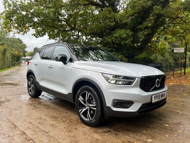 2019 69 Volvo Xc40 1.5 T3 R-DESIGN 5d 161 BHP