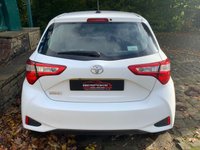 USED 2018 18 TOYOTA YARIS 1.5 VVT-I ICON TECH 5d 110 BHP 2018 TOYOTA YARIS 1.5 ICON TECH - SAT NAV - CRUISE CONTROL - LANE ASSIST - 1 FORMER KEEPER - FULL SERVICE HISTORY - REAR REVERSING CAMERA - IDEAL 1ST CAR - LOW INSURANCE GROUP