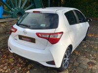 USED 2018 18 TOYOTA YARIS 1.5 VVT-I ICON TECH 5d 110 BHP 2018 TOYOTA YARIS 1.5 ICON TECH - SAT NAV - CRUISE CONTROL - LANE ASSIST - 1 FORMER KEEPER - FULL SERVICE HISTORY - REAR REVERSING CAMERA - IDEAL 1ST CAR - LOW INSURANCE GROUP