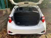 USED 2018 18 TOYOTA YARIS 1.5 VVT-I ICON TECH 5d 110 BHP 2018 TOYOTA YARIS 1.5 ICON TECH - SAT NAV - CRUISE CONTROL - LANE ASSIST - 1 FORMER KEEPER - FULL SERVICE HISTORY - REAR REVERSING CAMERA - IDEAL 1ST CAR - LOW INSURANCE GROUP