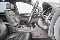 USED 2017 17 VOLKSWAGEN TOUAREG 3.0 V6 R-LINE PLUS TDI BLUEMOTION TECHNOLOGY 5d 259 BHP +HEATED SEATS AND STEERING WHEEL+