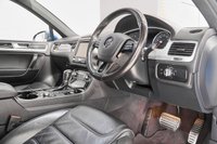 USED 2017 17 VOLKSWAGEN TOUAREG 3.0 V6 R-LINE PLUS TDI BLUEMOTION TECHNOLOGY 5d 259 BHP +HEATED SEATS AND STEERING WHEEL+