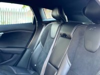 USED 2015 15 VOLVO V40 1.6 D2 R-DESIGN 5d 113 BHP 