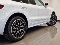 USED 2014 64 PORSCHE MACAN 3.0 TD V6 S (258 PS) PDK 4WD EURO 6 (S/S) + NAV + PAN ROOF + E/M/HEATED RED LEATHERS + BOSE + AIR SUSPENSION + CRUISE + PARK AID + PRIVACY + 20S + E/BOOT PANROOF+XENON+18 WAY ADAPTIVE RED LEATHERS+NAV+CRUISE