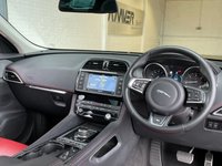 USED 2016 16 JAGUAR F-PACE 2.0 R-SPORT AWD 5d 178 BHP 