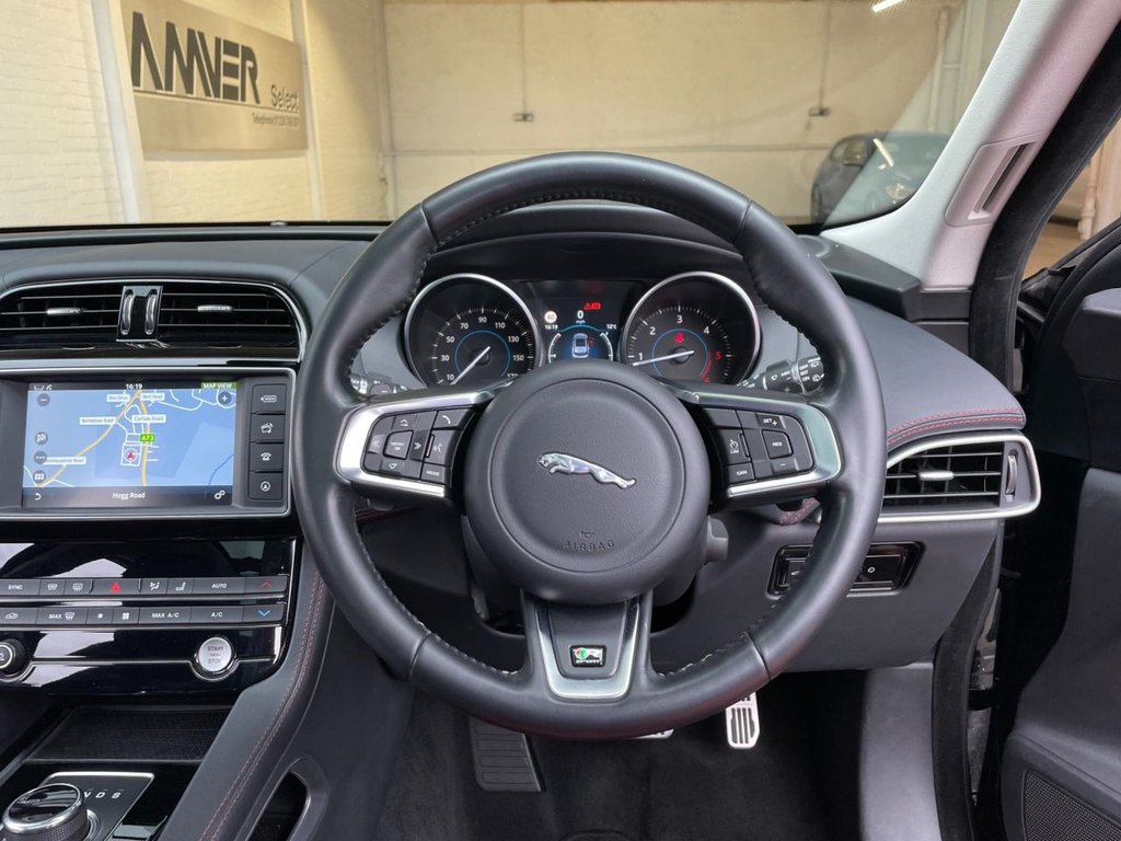 USED 2016 16 JAGUAR F-PACE 2.0 R-SPORT AWD 5d 178 BHP 