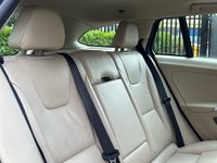 USED 2012 62 VOLVO V60 2.4 D5 SE LUX NAV 5d 212 BHP 