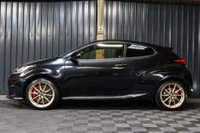 USED 2021 21 TOYOTA YARIS 1.6 GR-Y CIRCUIT 3d 257 BHP STUNNING IN PRECIOUS BLACK WITH ARUM GOLD WHEELS, CAMERA, CARPLAY/ANDROID - WARRANTY UNTIL 2024!