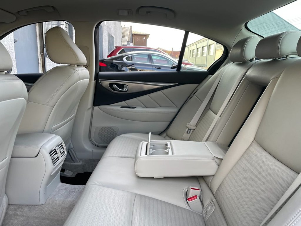 USED 2015 15 INFINITI Q50 3.5 S HYBRID AWD 4d 359 BHP 