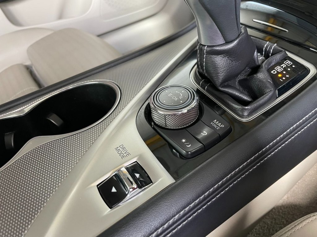 USED 2015 15 INFINITI Q50 3.5 S HYBRID AWD 4d 359 BHP 